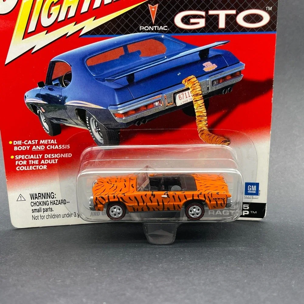 Johnny Lightning 1965 Pontiac GTO Convertible Ragtop Orange Tiger Striped‎ 1/64